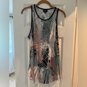 Sleeveless, multicolored top